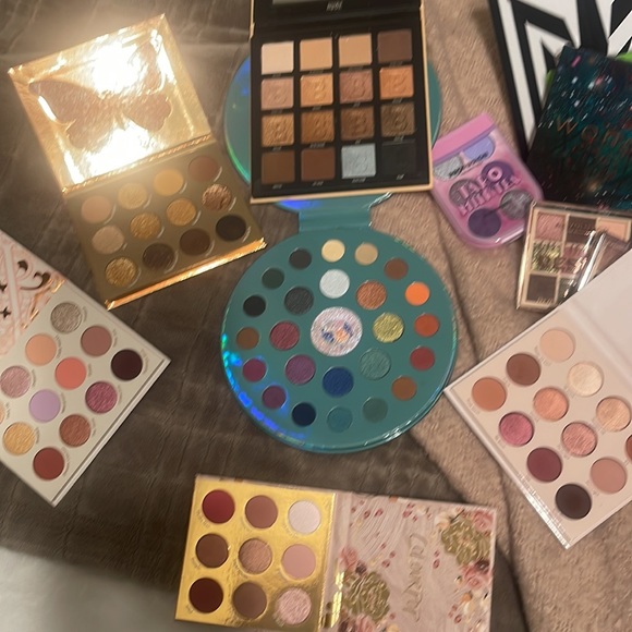 26 eyeshadow palettes. Some brand new some gently used. - Picture 5 of 6